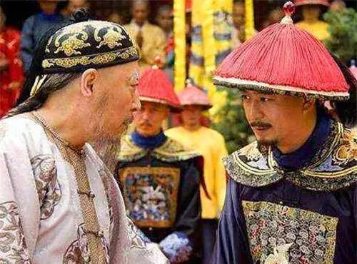 清官衣锦还乡怕被人笑话，悄悄装了一车砖头