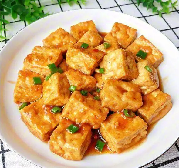 糖醋煎豆腐的秘诀，焦香脆皮锁住酸甜灵魂